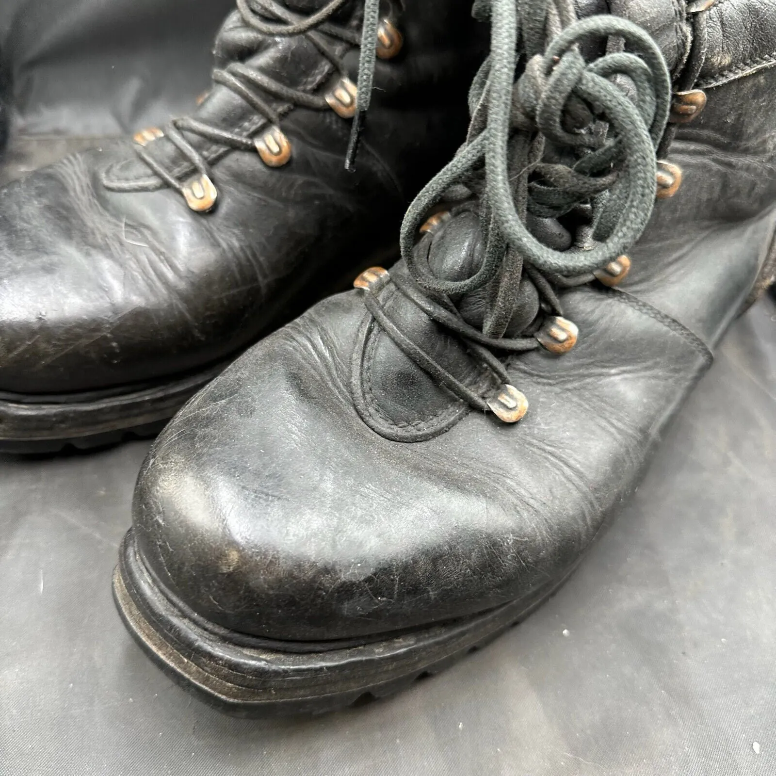 Austrian Army Black Leather Army Combat Boots - Size EU 42 - UK 8