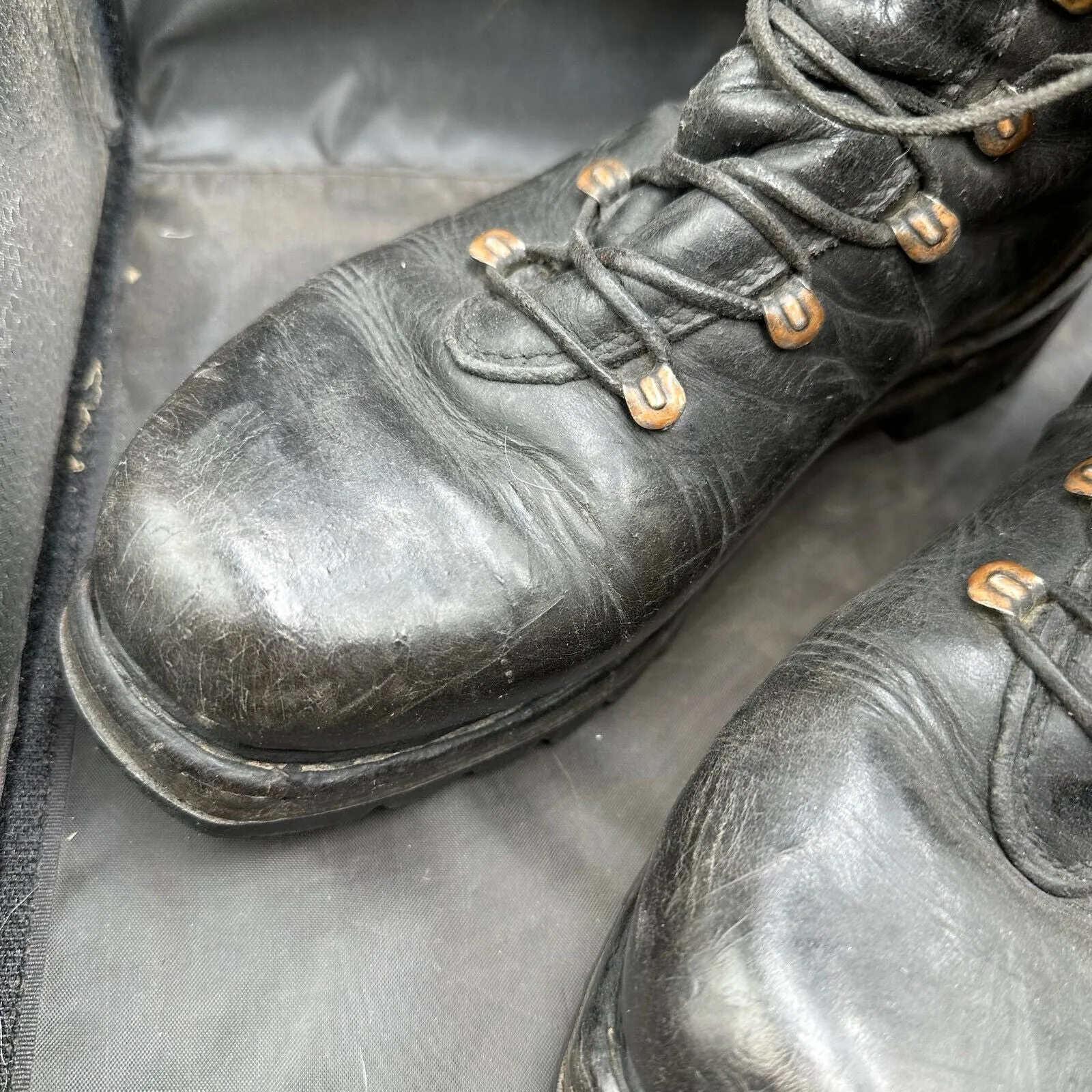Austrian Army Black Leather Army Combat Boots - Size EU 42 - UK 8