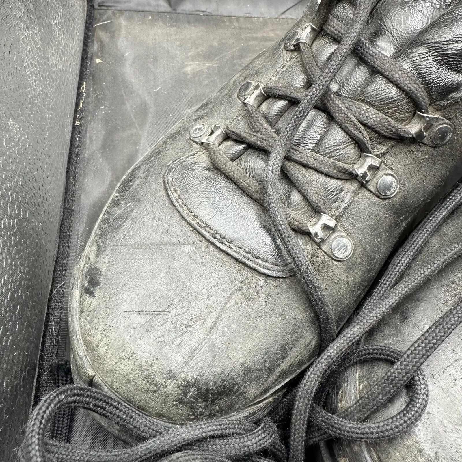 Austrian Army Black Leather Heavy Duty Combat Boots - Size EU 44 - UK 9.5