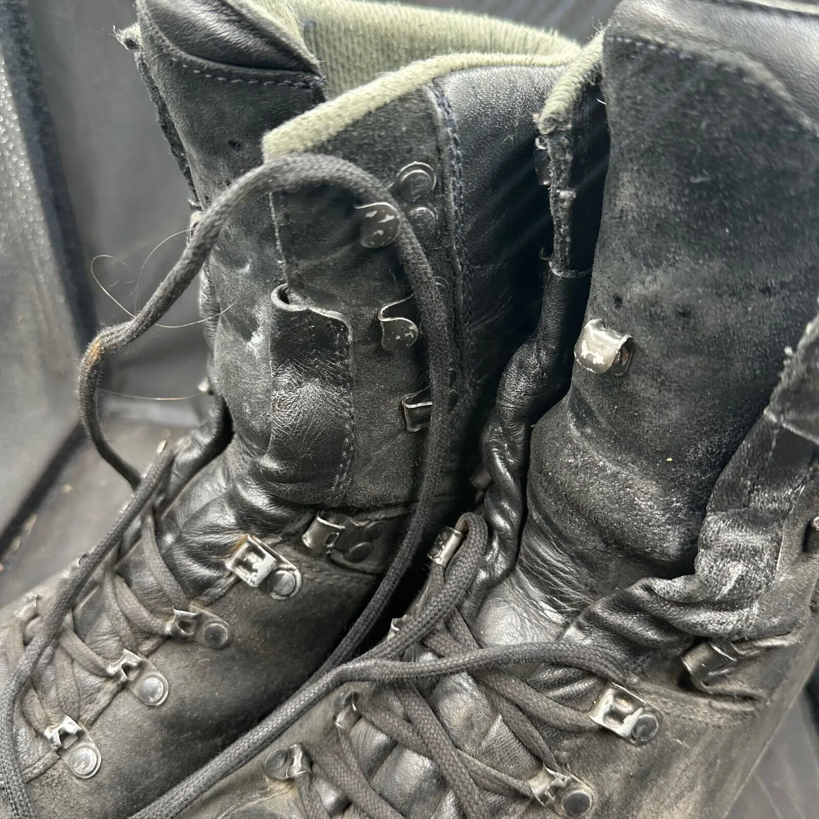 Austrian Army Black Leather Heavy Duty Combat Boots - Size EU 44 - UK 9.5