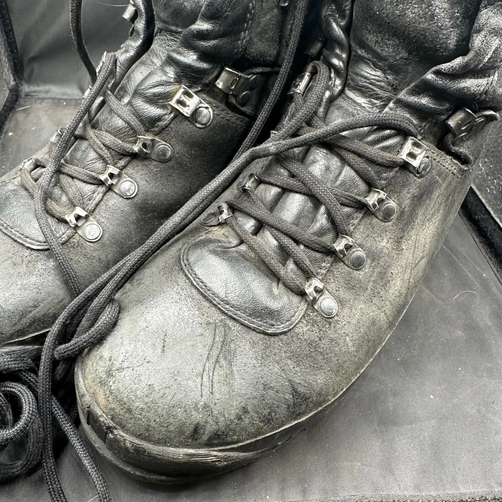 Austrian Army Black Leather Heavy Duty Combat Boots - Size EU 44 - UK 9.5