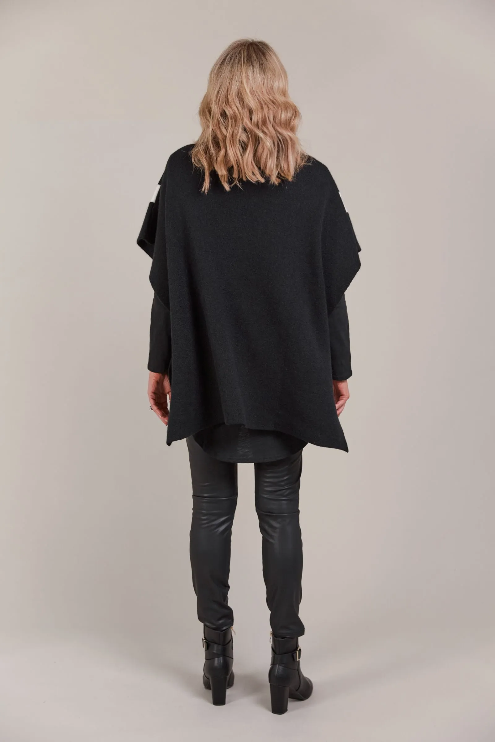 Avino Poncho - Black