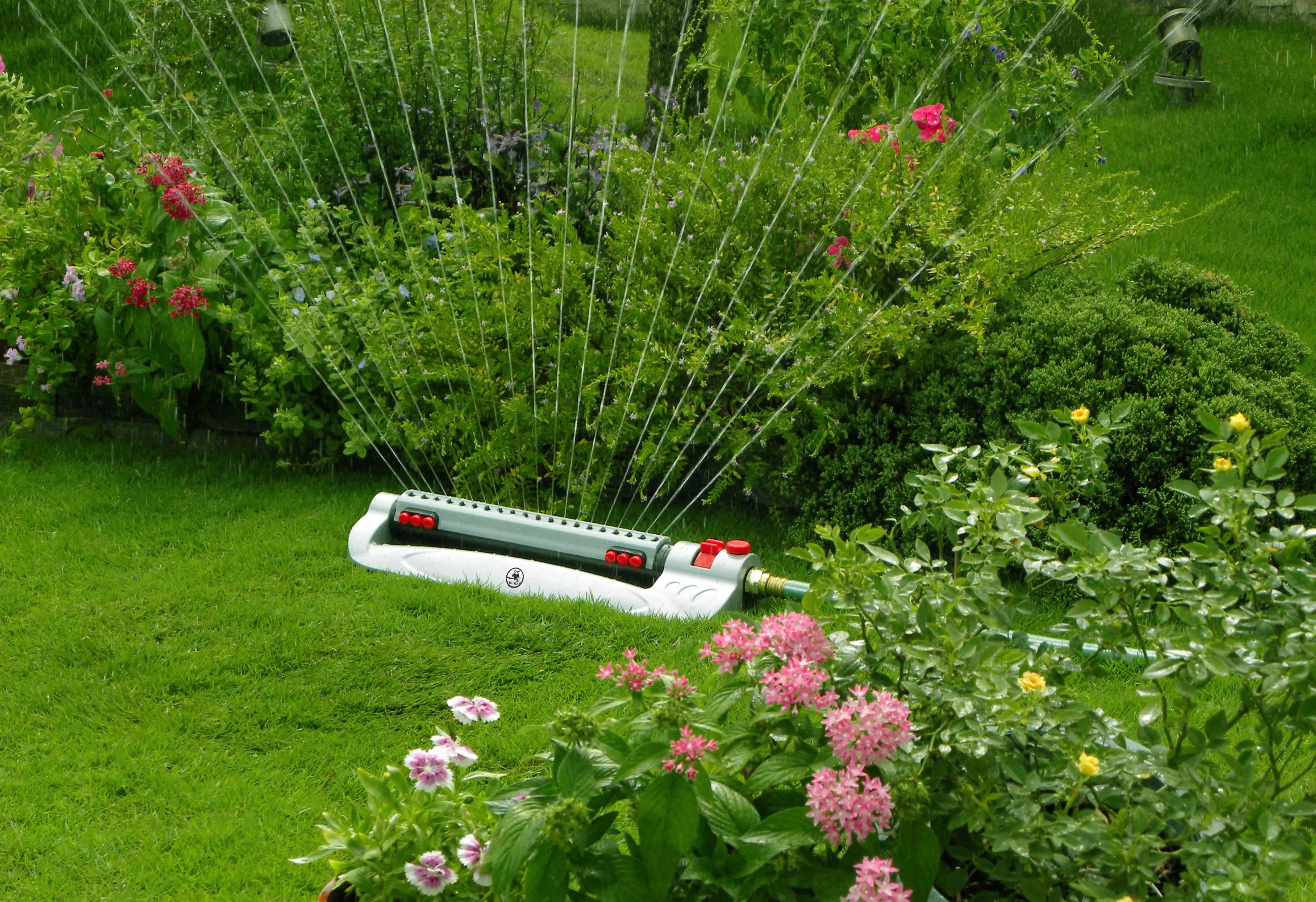 Bar Metal Turbo Oscillating Sprinkler