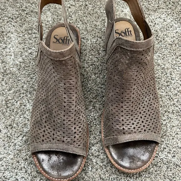 COPY - Worn twice women's sofft sandals size 10