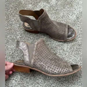 COPY - Worn twice women's sofft sandals size 10