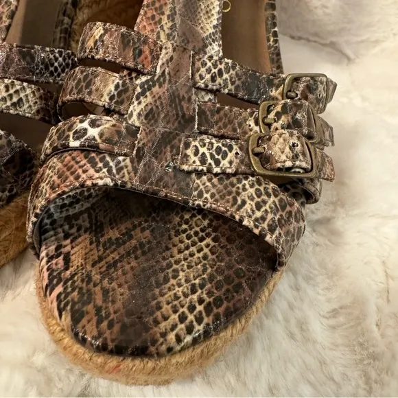 Franco Sarta Espadrille Wedge Sandal Shoes. Size 7.5. Adjustable Buckles.T strap
