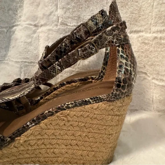 Franco Sarta Espadrille Wedge Sandal Shoes. Size 7.5. Adjustable Buckles.T strap