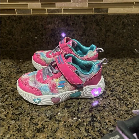 Girls Lot of 2 Sneakers -Nike, sketchers, lite ups
