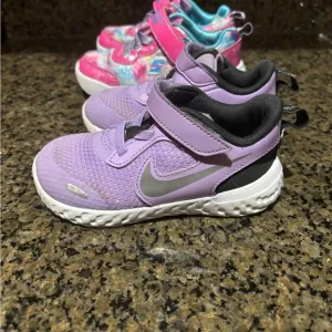 Girls Lot of 2 Sneakers -Nike, sketchers, lite ups