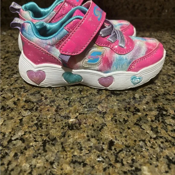 Girls Lot of 2 Sneakers -Nike, sketchers, lite ups