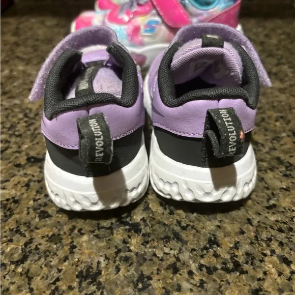 Girls Lot of 2 Sneakers -Nike, sketchers, lite ups