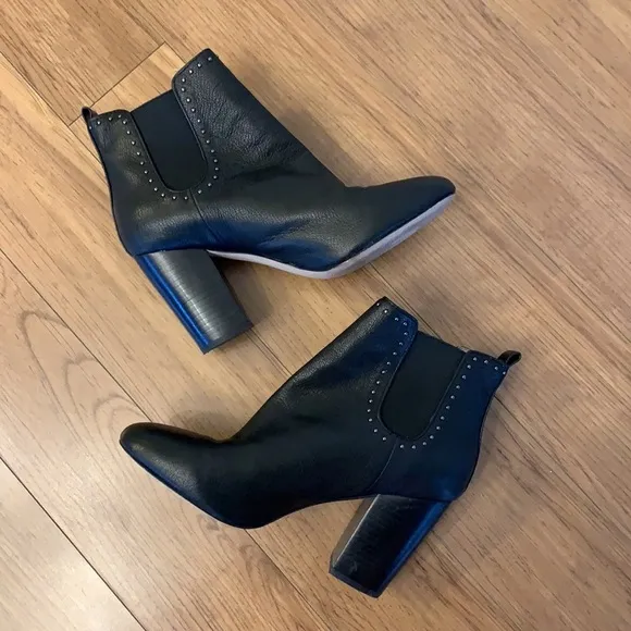 💕HP💕Saks Fifth Avenue black leather studded boots