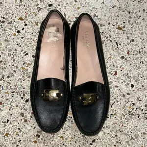 Kate Spade black leather loafers gold logo 8