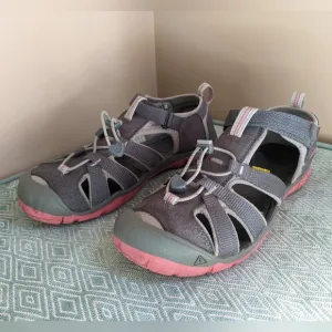 Keen Seacamp Youth Sandals in Gray &amp; Rose