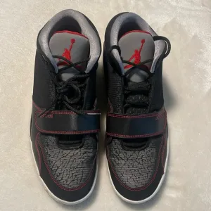 Like New and Vintage! Mens Size 11 Air Jordan Flight Club 90s Black