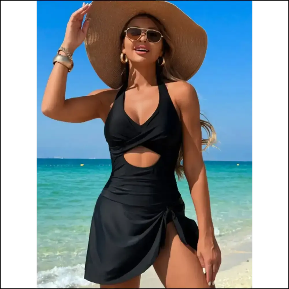 Make Waves in our Chic Cutout Halter: Confidence Never Looked so Good! 🌊✨