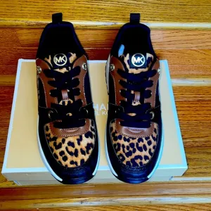 Michael Kors Girl's Cosmo Cheetah Print Lace-Up Sport Sneakers Size 4