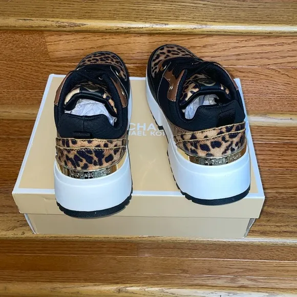 Michael Kors Girl's Cosmo Cheetah Print Lace-Up Sport Sneakers Size 4