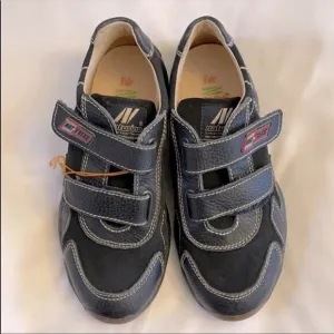 NATURINO SPORT DARK BLUE SNEAKERS.  NEW.