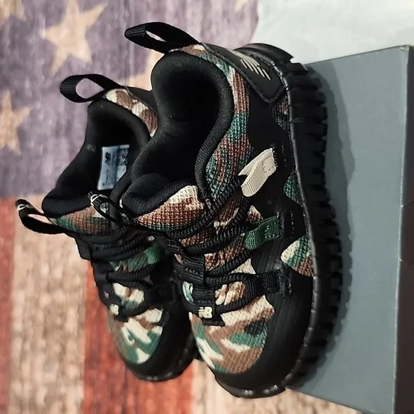 New Balance infant sneakers