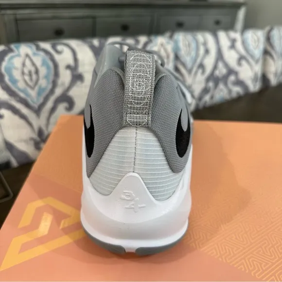 NIB Men’s Nike Zoom Freak 3 Silver Black and White Sneakers Size 17.5