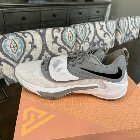 NIB Men’s Nike Zoom Freak 3 Silver Black and White Sneakers Size 17.5