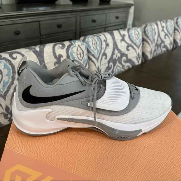 NIB Men’s Nike Zoom Freak 3 Silver Black and White Sneakers Size 17.5