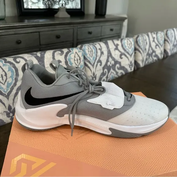 NIB Men’s Nike Zoom Freak 3 Silver Black and White Sneakers Size 17.5