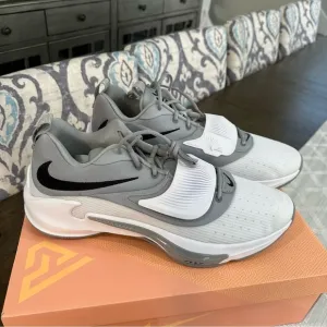 NIB Men’s Nike Zoom Freak 3 Silver Black and White Sneakers Size 17.5