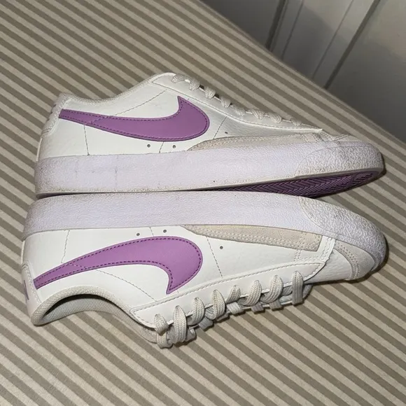 Nike Blazer Low ‘77, White &amp; Purple Size 5.5 Youth