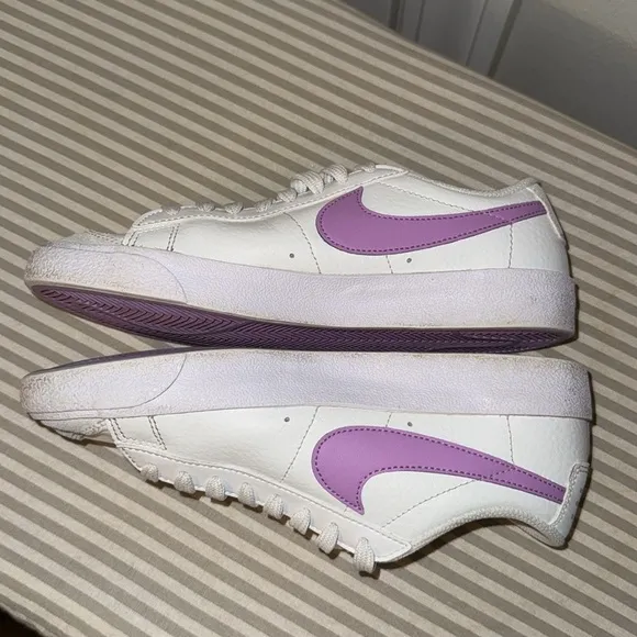Nike Blazer Low ‘77, White &amp; Purple Size 5.5 Youth
