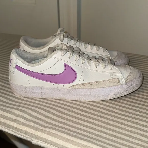 Nike Blazer Low ‘77, White &amp; Purple Size 5.5 Youth