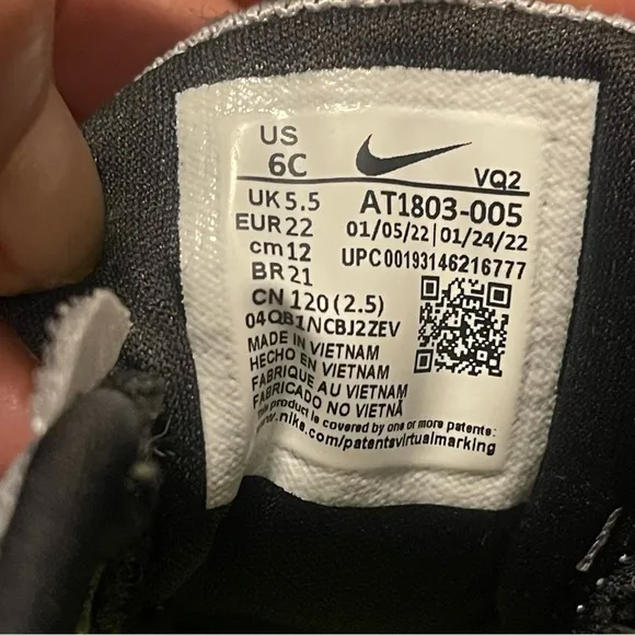 Nike boy’s star runner 2 Wolf gray gray Velcro sneakers