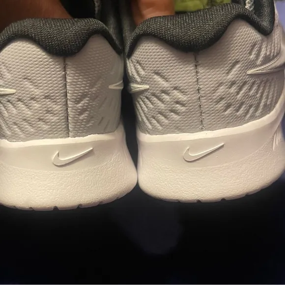 Nike boy’s star runner 2 Wolf gray gray Velcro sneakers