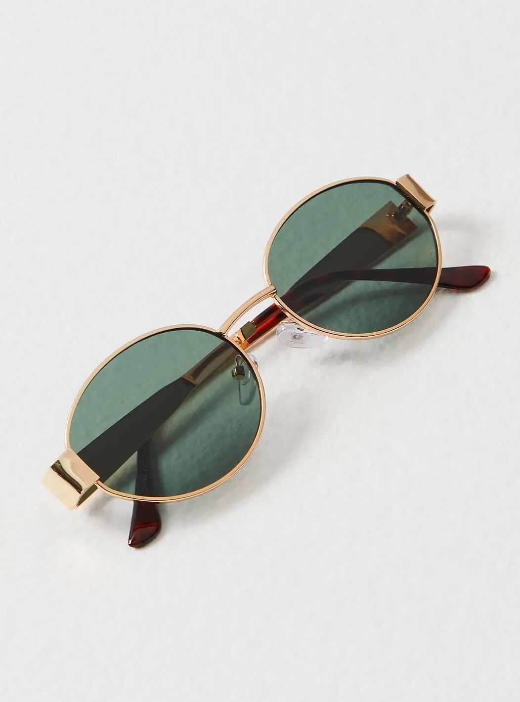 Oval Framed Sunglasses: Modern Style