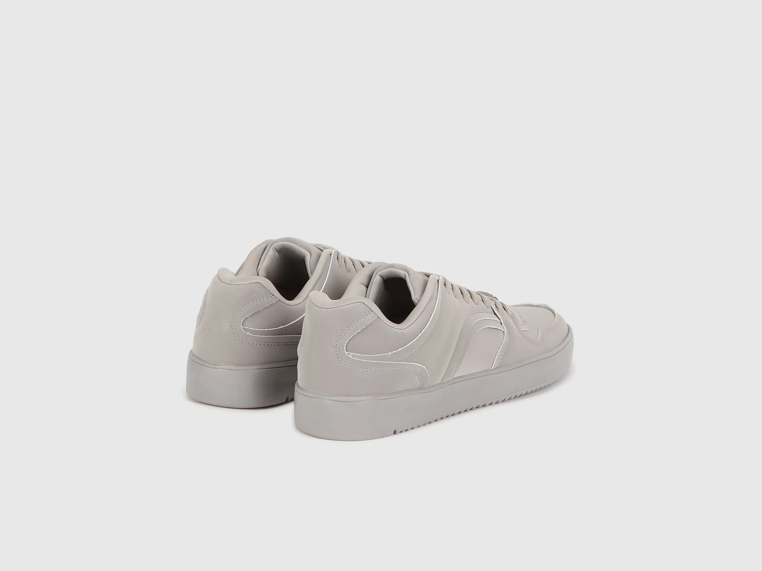 Perforated Pattern Lace-Up Casual Sneakers