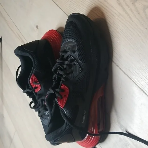PIRMA max fit Mens sneakers NWOT