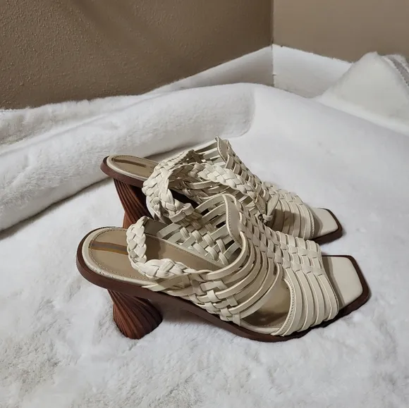 Sam Edelman Holland Ivory Heeled Sandals I0985L1100 Sz 9.in good to fair conditi