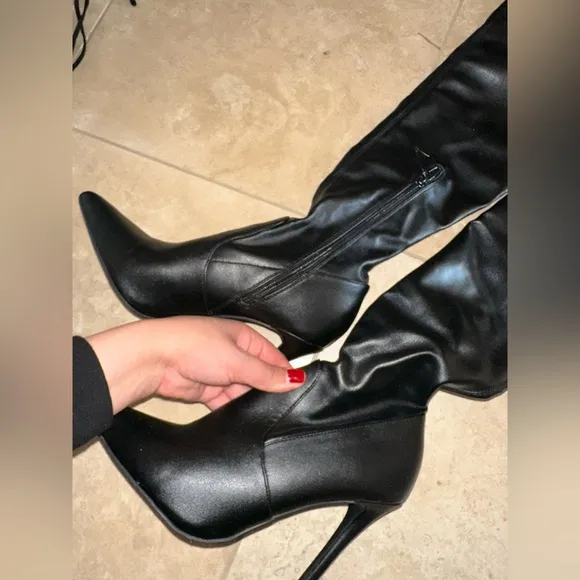 Sexy black long knee faux leather boots size 9 ✨🖤