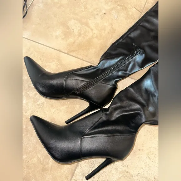 Sexy black long knee faux leather boots size 9 ✨🖤