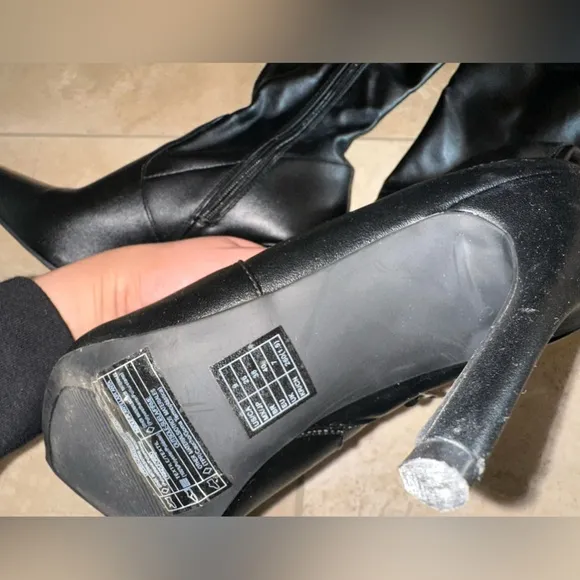 Sexy black long knee faux leather boots size 9 ✨🖤