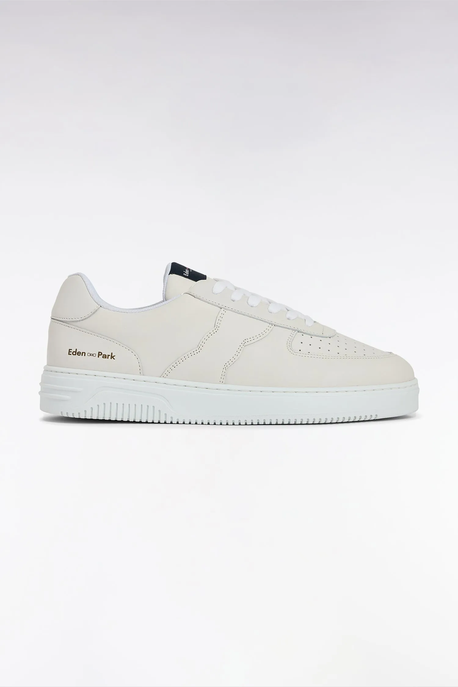 Sneakers en cuir perforé blanches