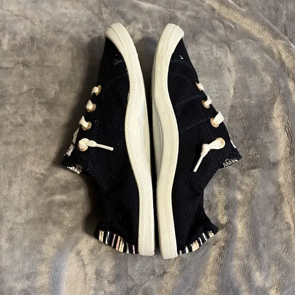 Tommy Bahama Women’s Navy Blue Sneakers
