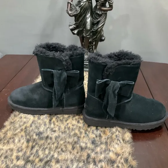 UGG ONE SIDE BOW LEATHER BOOTS