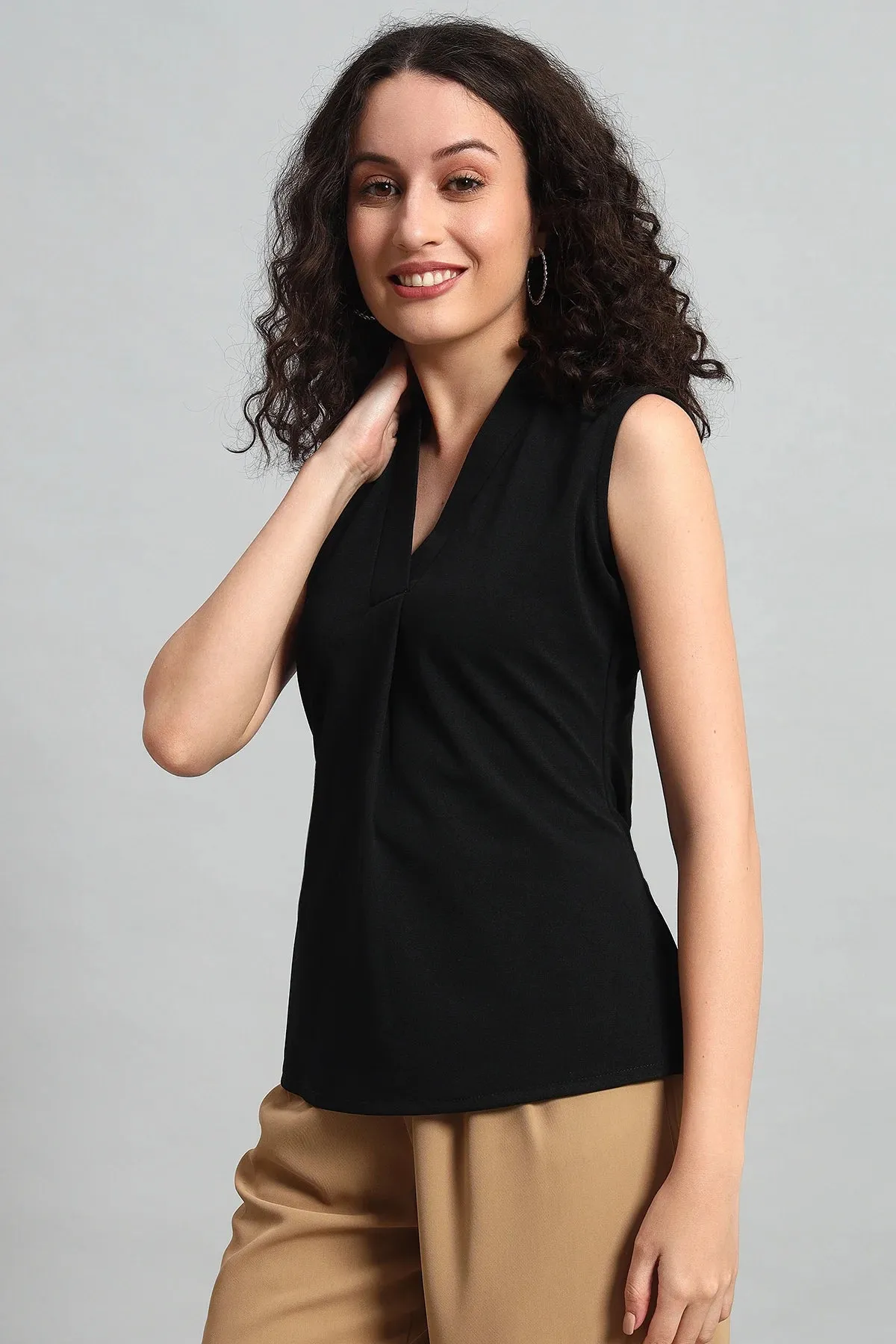 V-Neck Charm Relaxed Top, Black