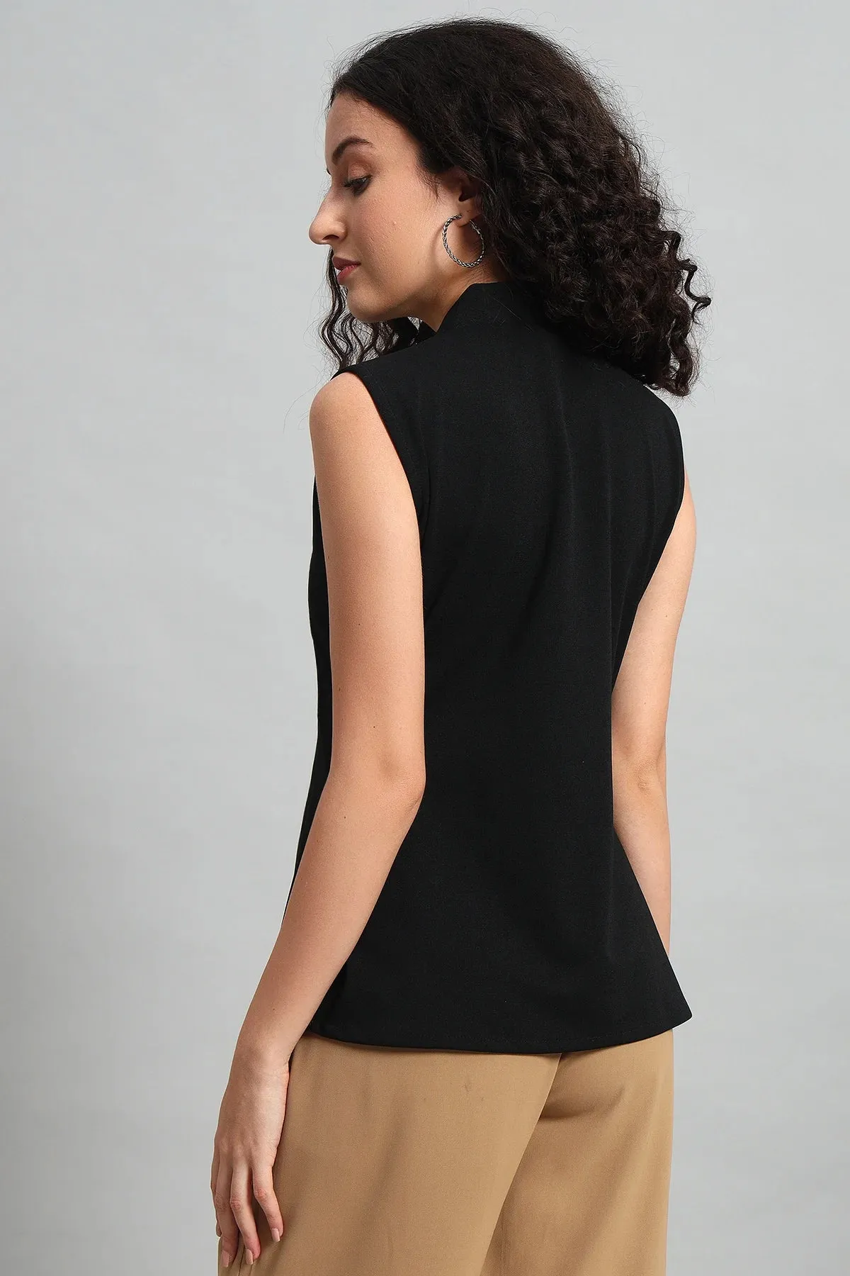V-Neck Charm Relaxed Top, Black