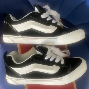 Vans Knu Skool Junior 6.5 Sneakers
