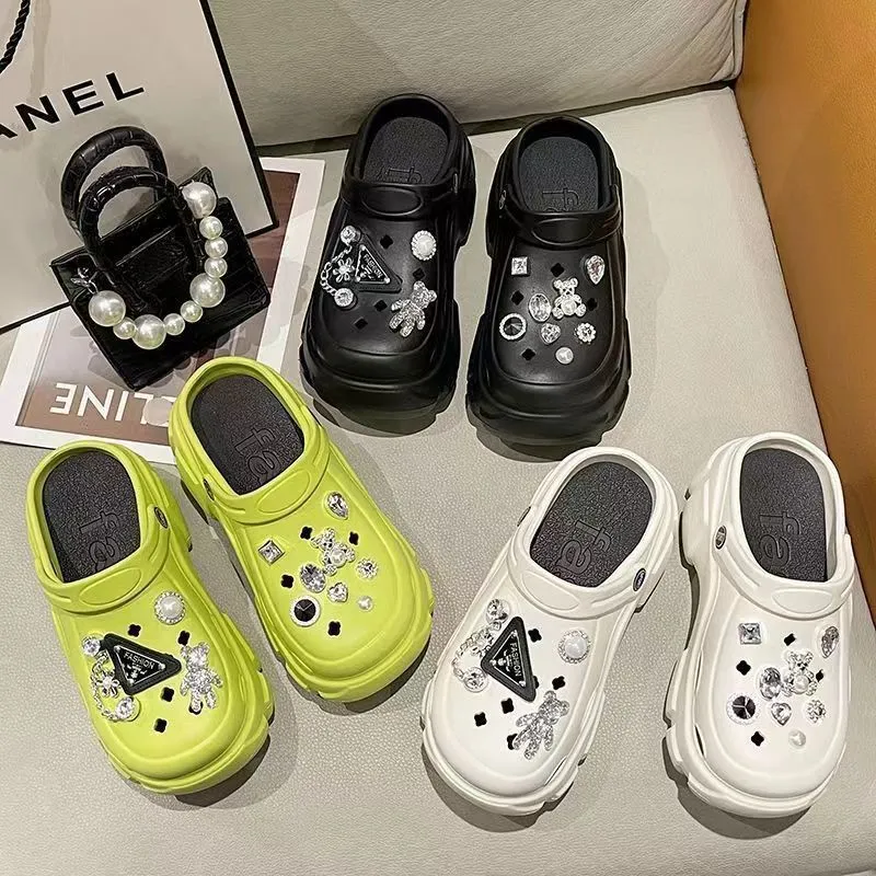 Wholesale Super thick-soled and super-soft summer clogs for women for outdoor use and indoor household beach non-slip garden slippers